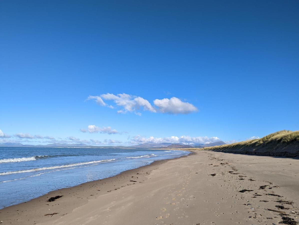 Cosy, Coastal Cottage In Snowdonia Харлех Екстериор снимка
